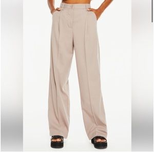NWT Aero High Rise Pleated Trouser